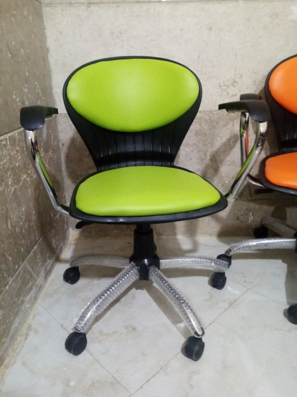 صندلی گردان جکدار صدفی دفتر پخش بهمن شمسی 