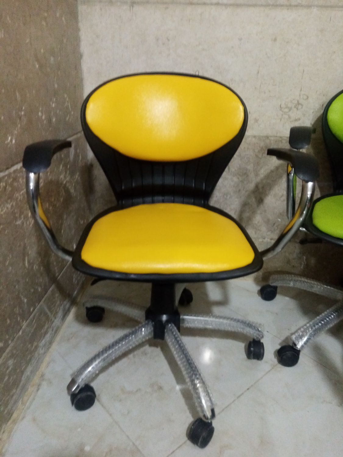 صندلی گردان جکدار صدفی دفتر پخش بهمن شمسی 