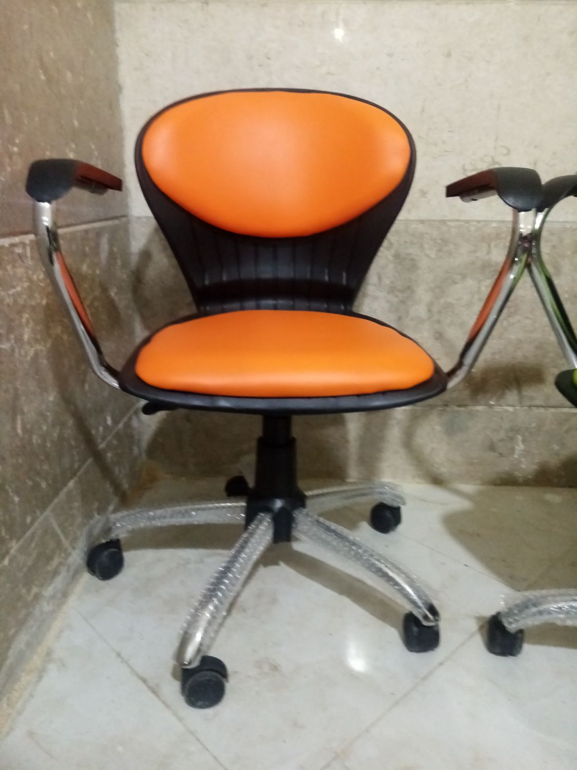 صندلی گردان جکدار صدفی دفتر پخش بهمن شمسی 