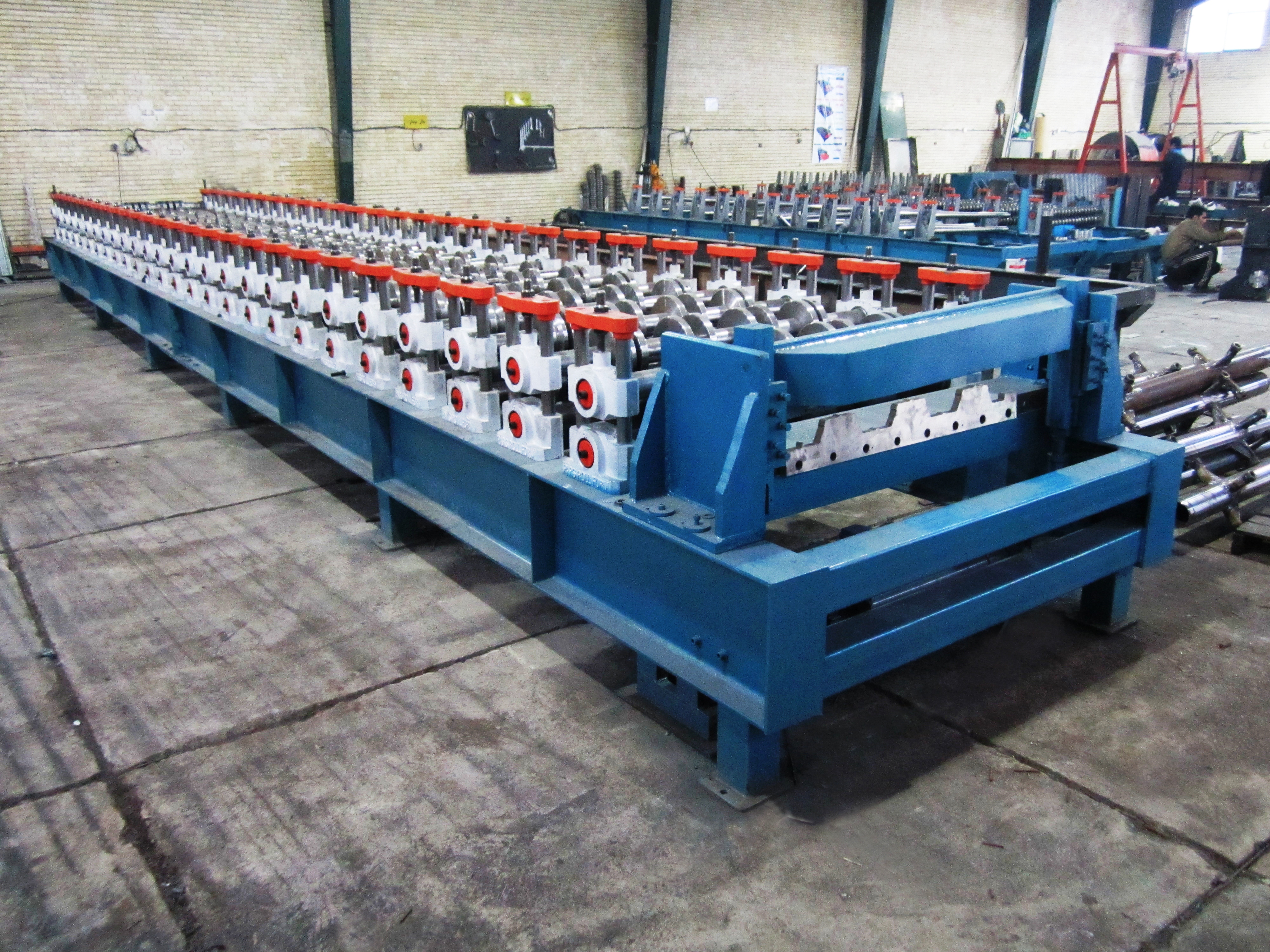 ساخت و فروش  دستگاه تولید ورق عرشه فولادی ( متال دک ) 09121889200